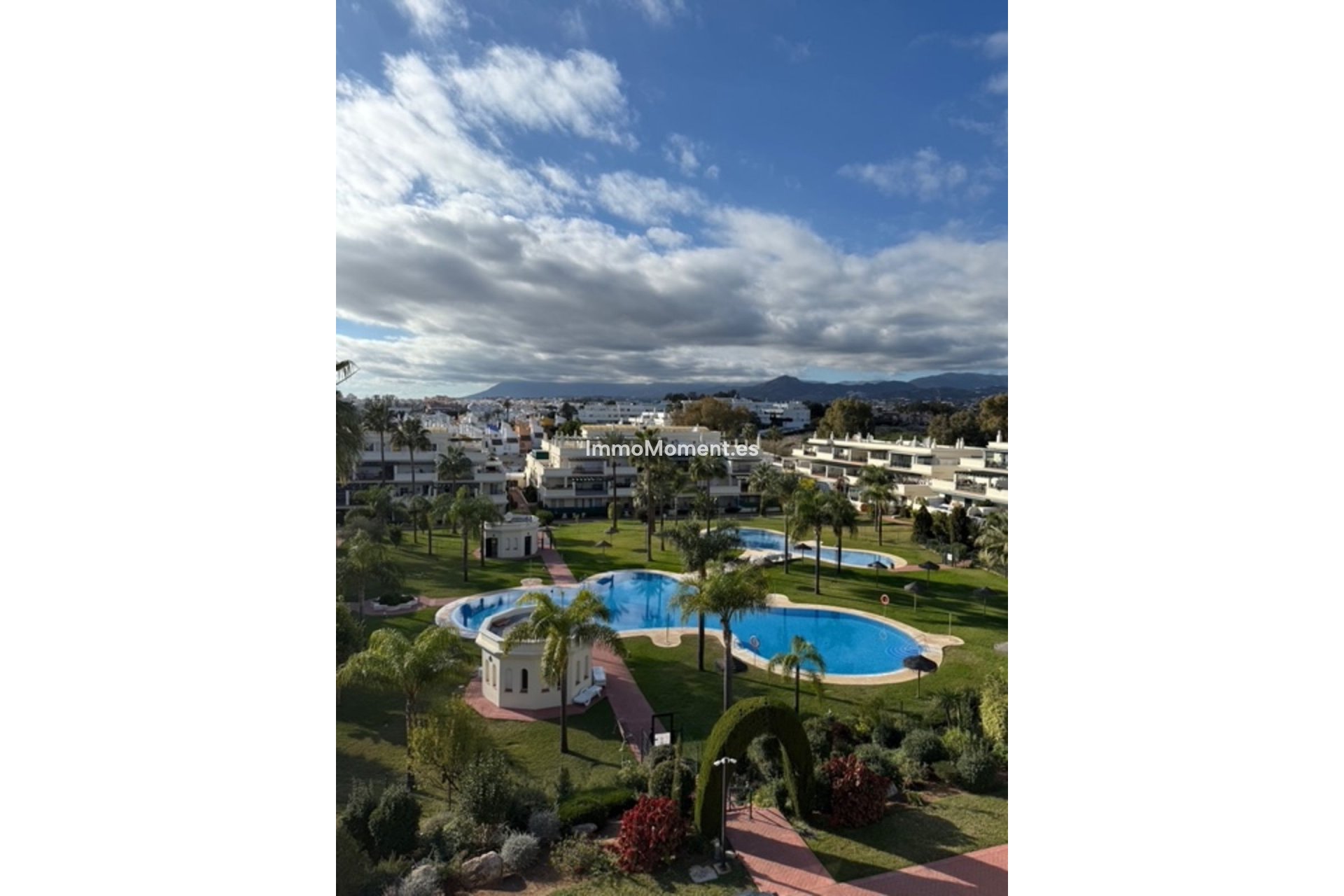 Resale - Apartment - Marbella - Nueva Andalucía