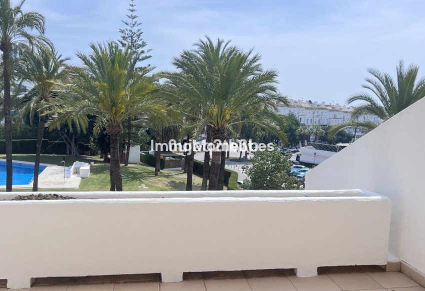 Resale - Apartment - Marbella - Nueva Andalucía