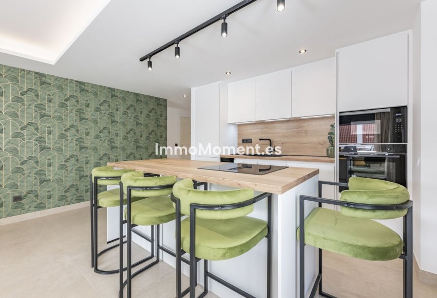 Resale - Apartment - Marbella - Nueva Andalucía