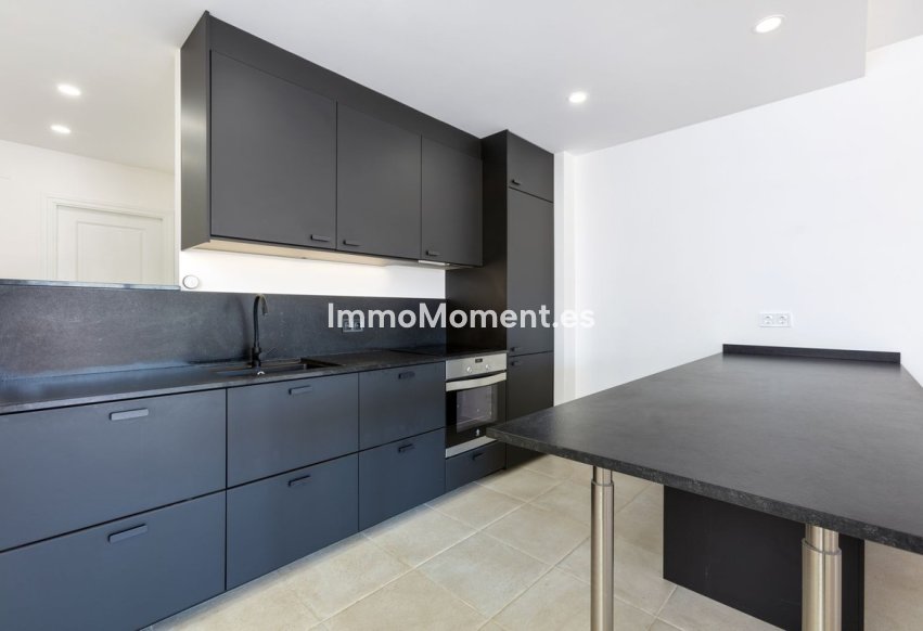 Resale - Apartment - Marbella - Nueva Andalucía