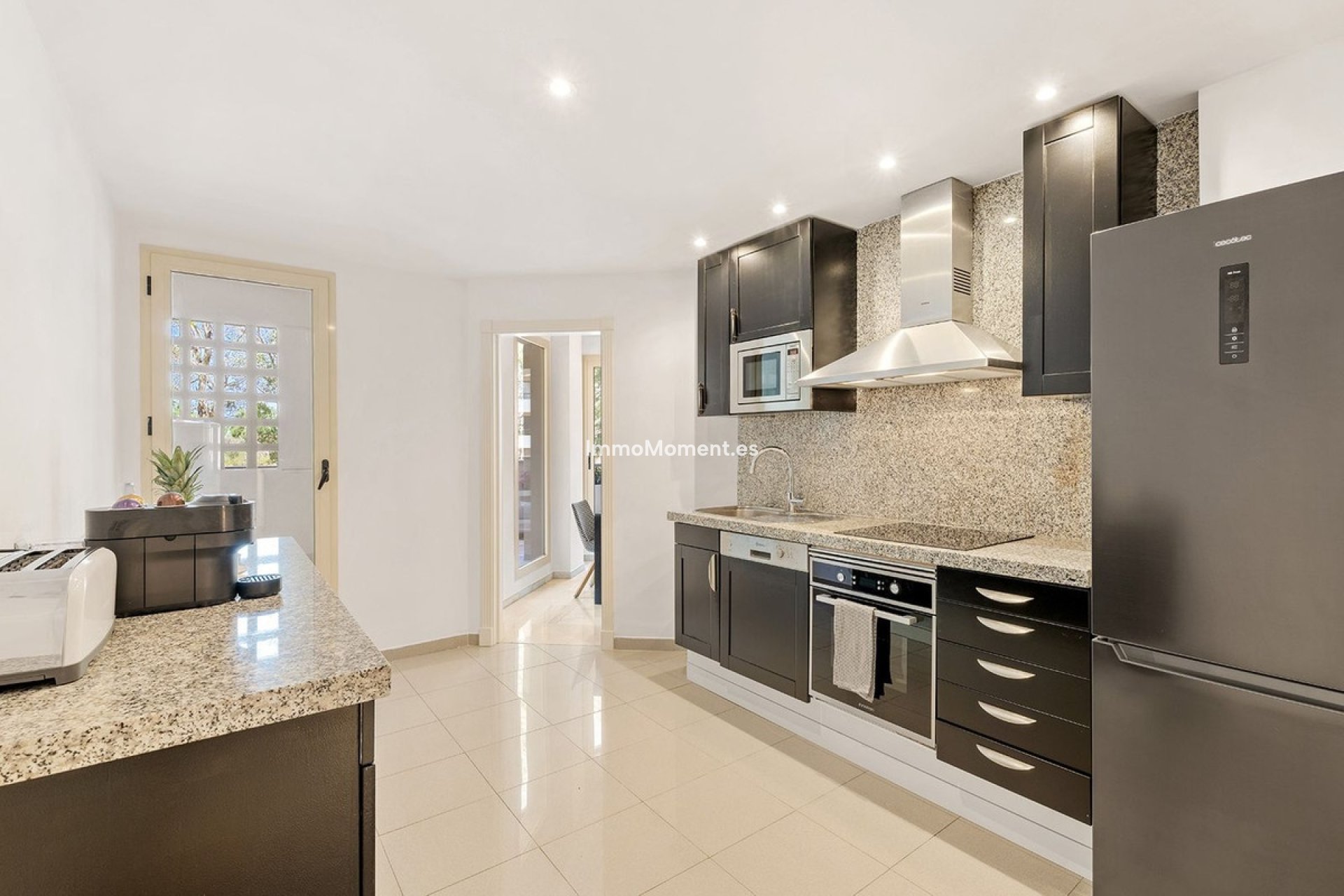 Resale - Apartment - Marbella - Nueva Andalucía