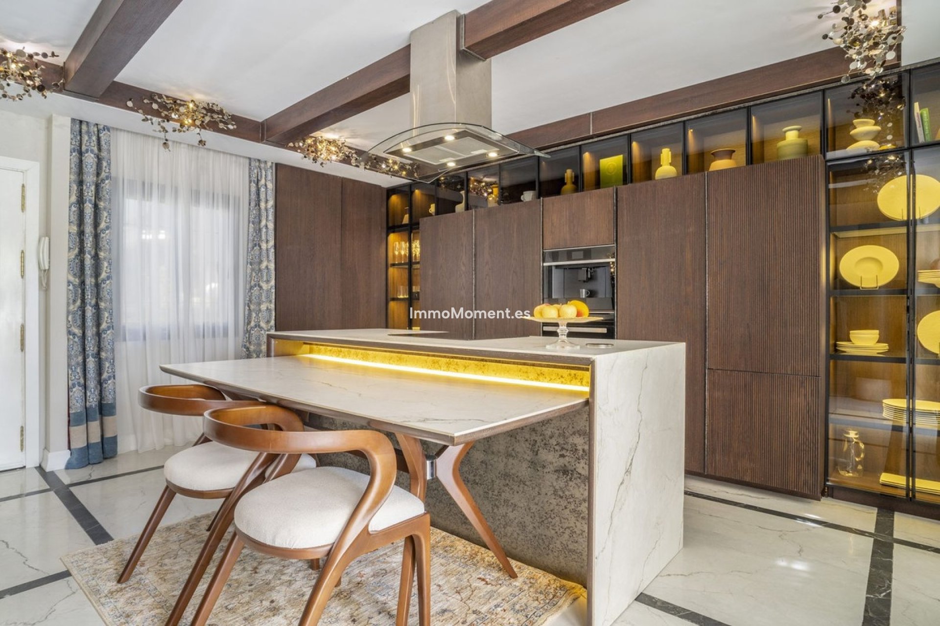 Resale - Apartment - Marbella - Nueva Andalucía