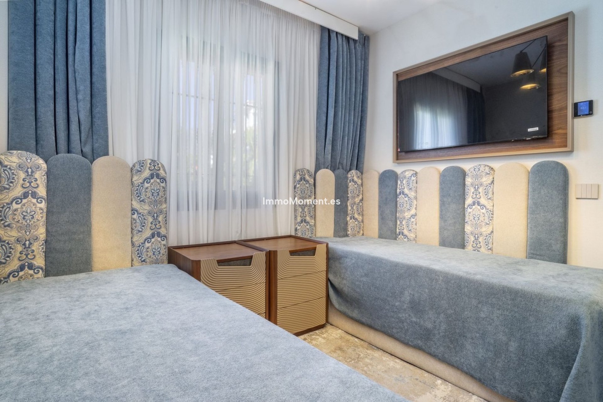 Resale - Apartment - Marbella - Nueva Andalucía