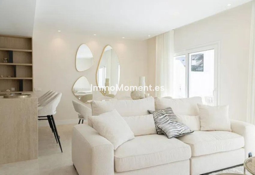 Resale - Apartment - Marbella - Nueva Andalucía