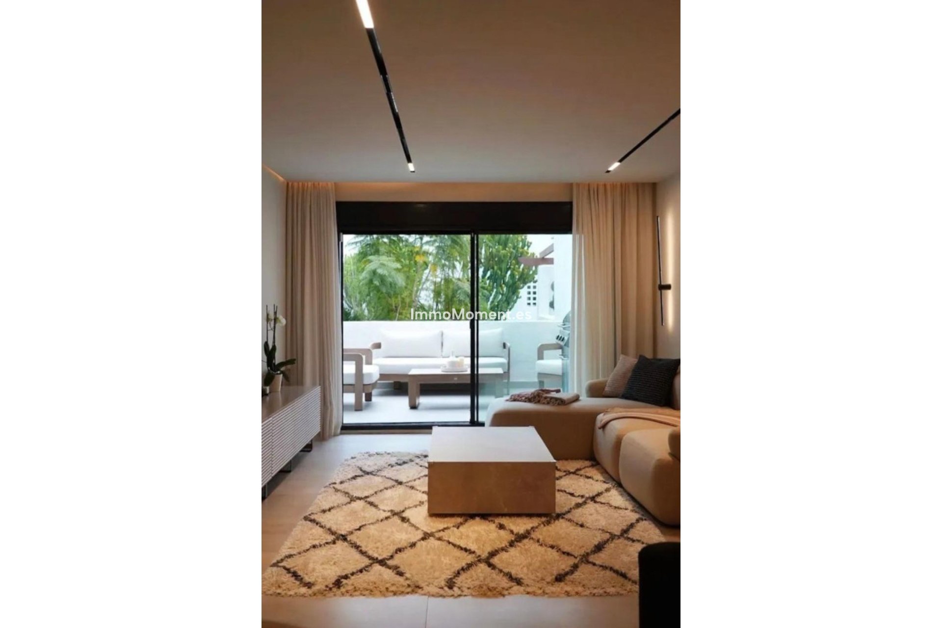 Resale - Apartment - Marbella - Nueva Andalucía