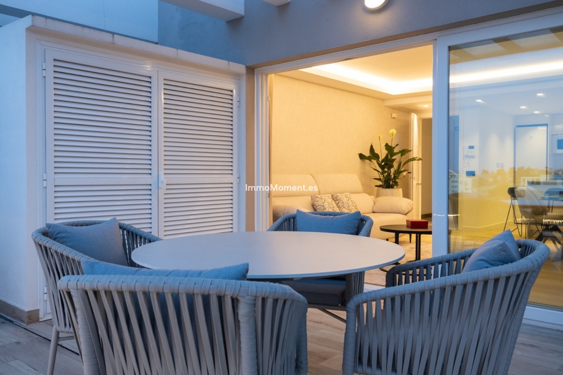 Resale - Apartment - Marbella - Nueva Andalucía