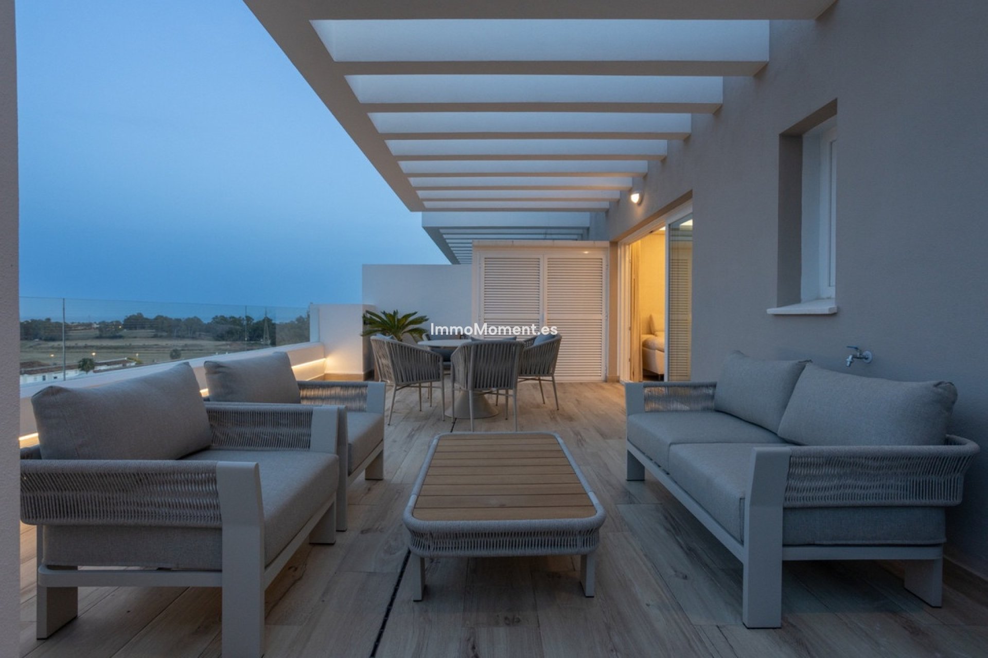 Resale - Apartment - Marbella - Nueva Andalucía