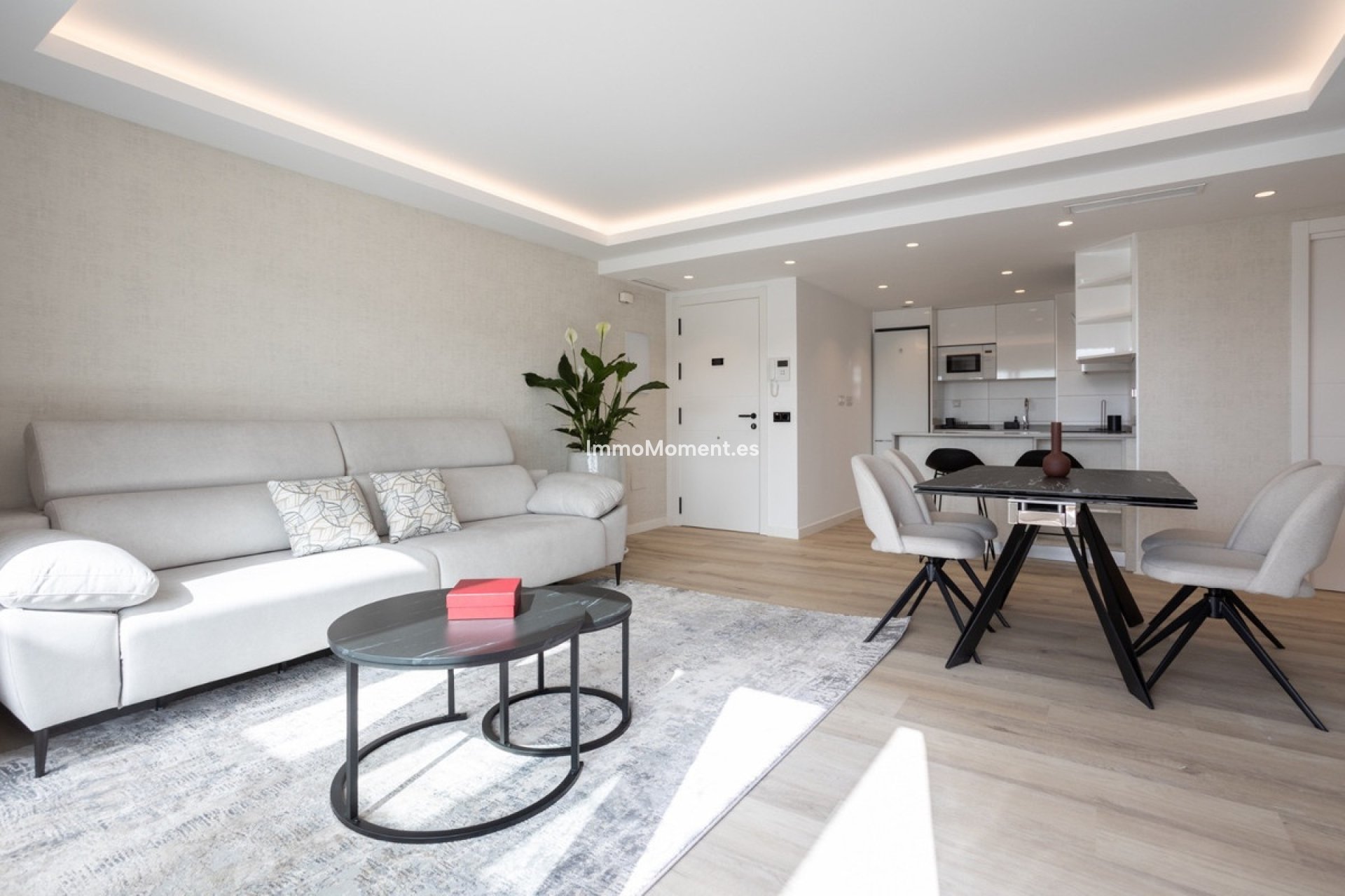 Resale - Apartment - Marbella - Nueva Andalucía