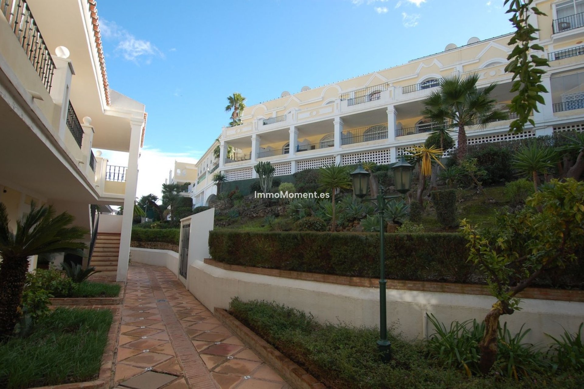 Resale - Apartment - Marbella - Nueva Andalucía