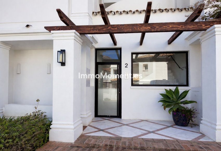 Resale - Apartment - Marbella - Nueva Andalucía