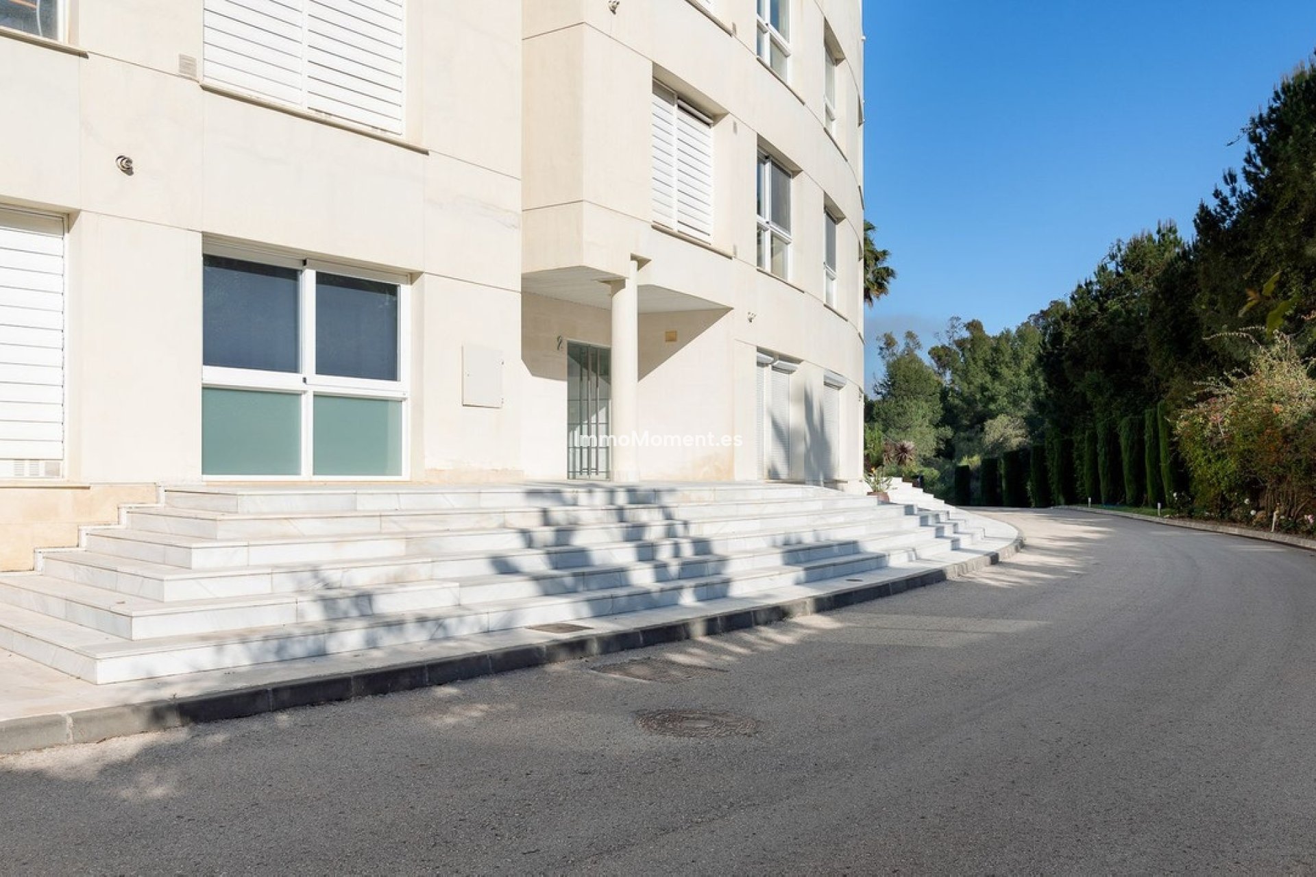 Resale - Apartment - Marbella - Nueva Andalucía