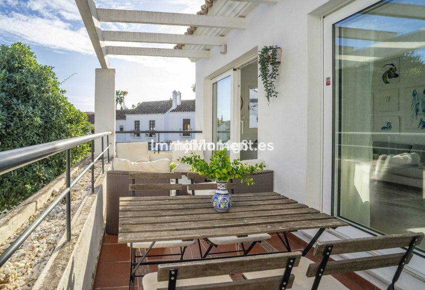 Resale - Apartment - Marbella - Nueva Andalucía