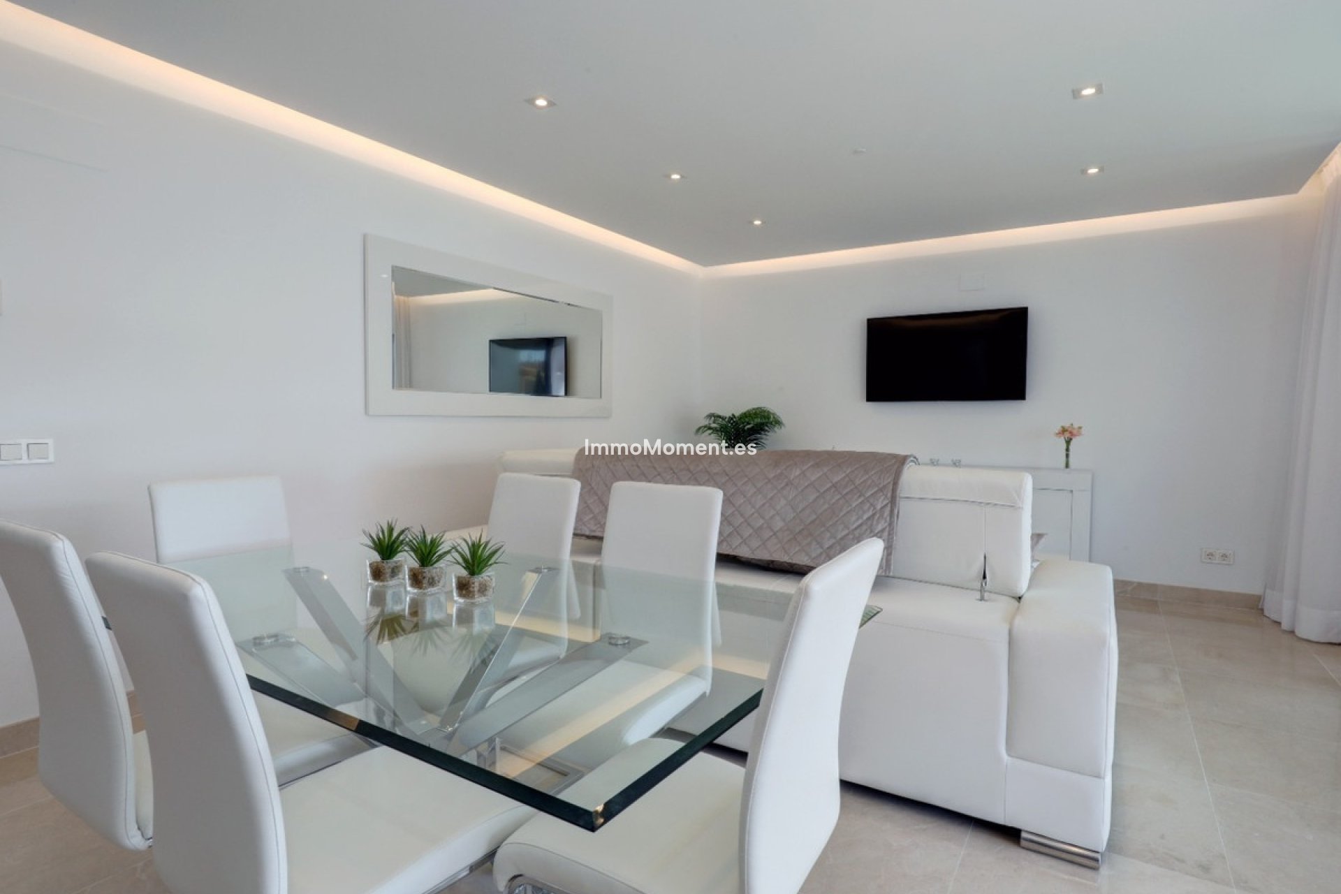 Resale - Apartment - Marbella - Nueva Andalucía