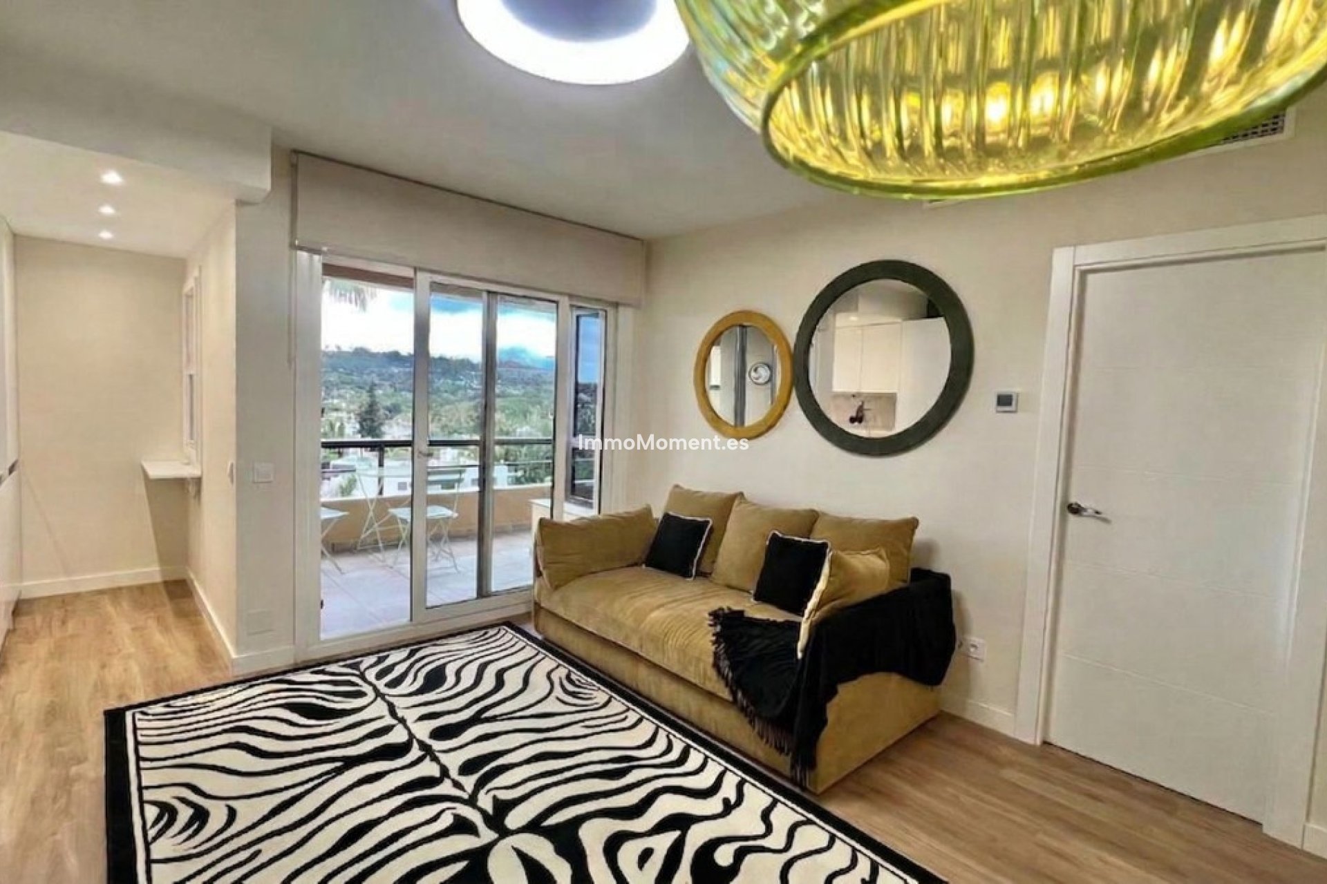 Resale - Apartment - Marbella - Nueva Andalucía