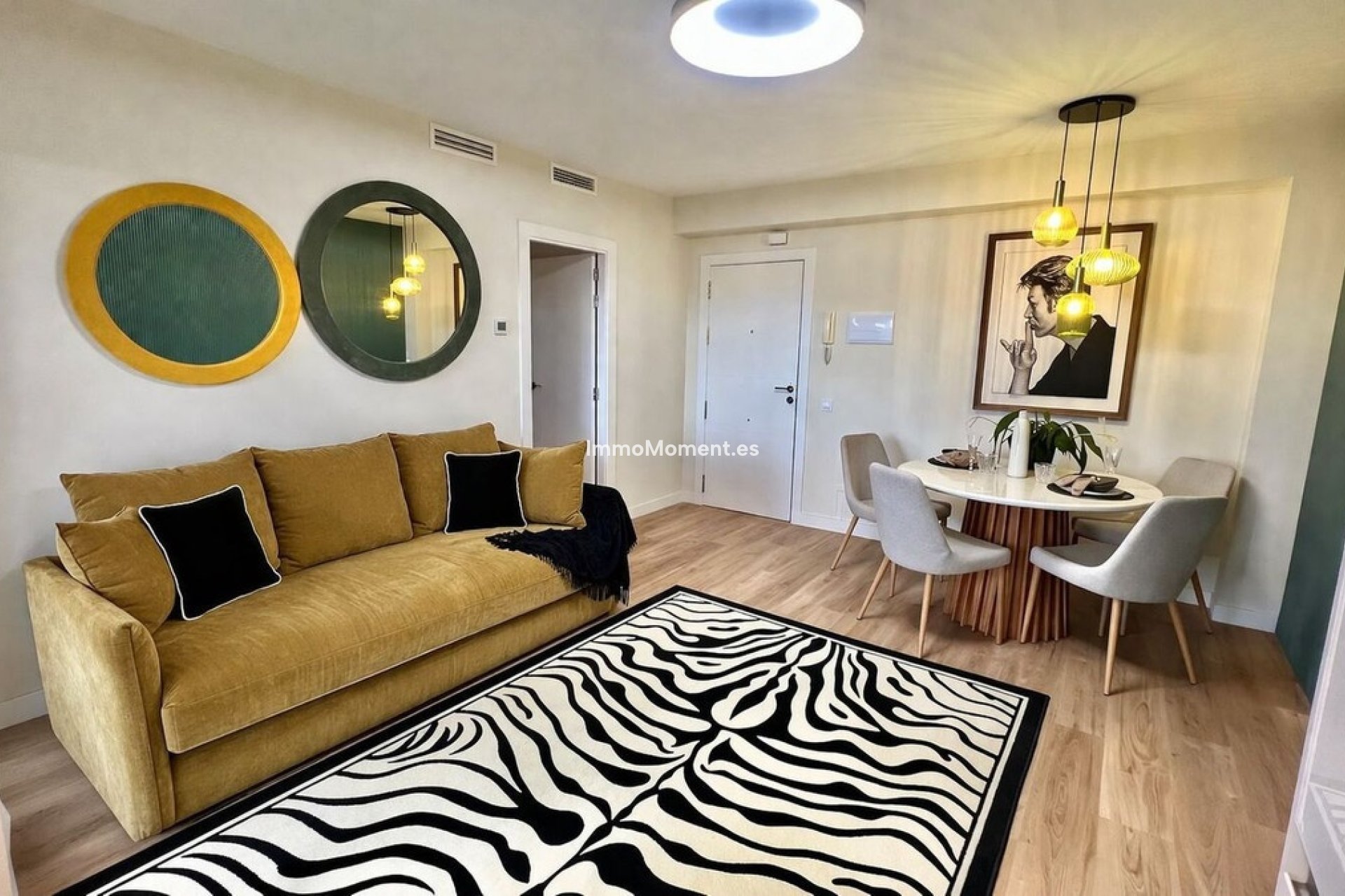 Resale - Apartment - Marbella - Nueva Andalucía