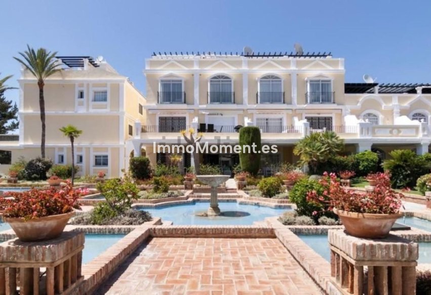 Resale - Apartment - Marbella - Nueva Andalucía