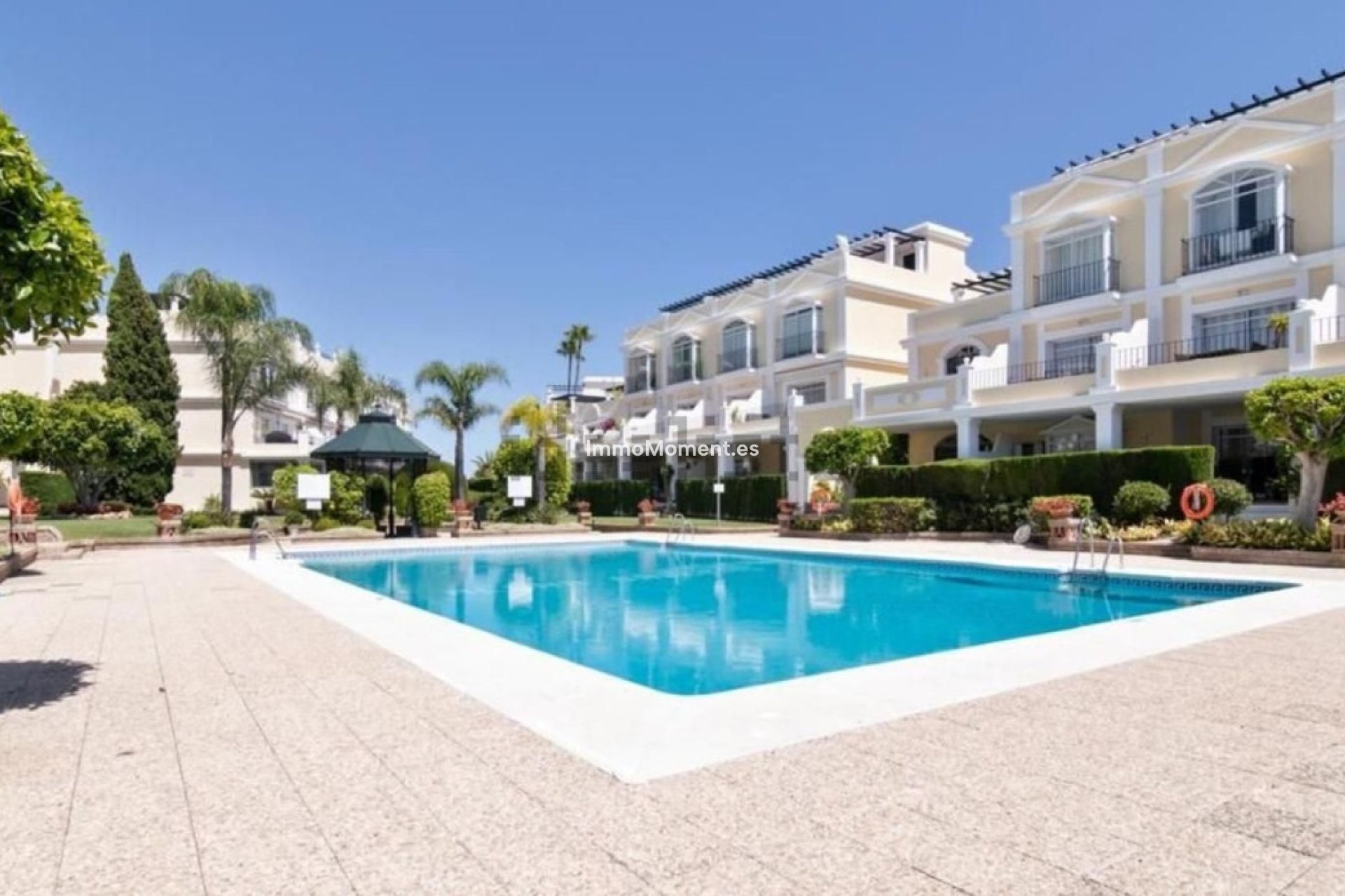 Resale - Apartment - Marbella - Nueva Andalucía