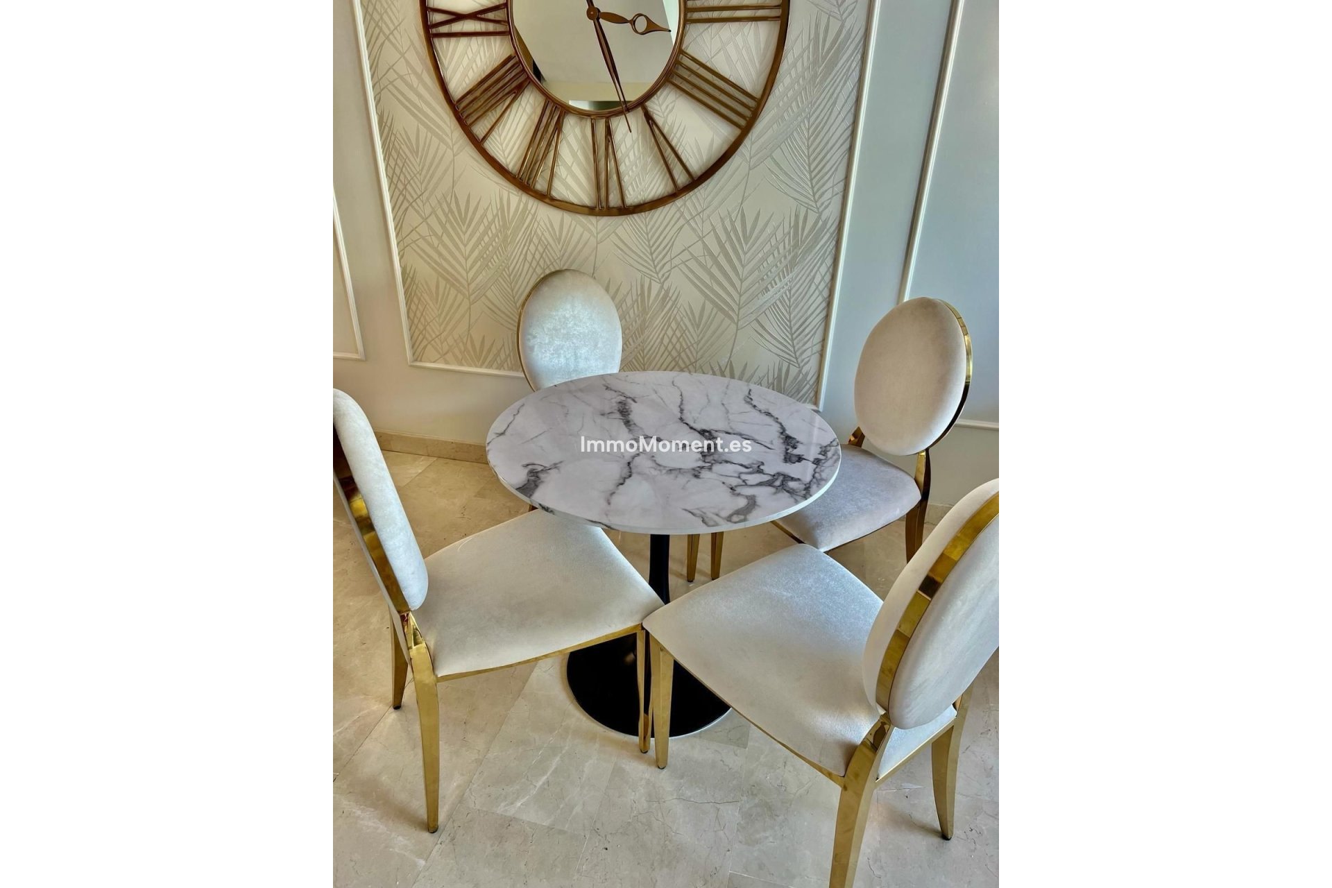 Resale - Apartment - Marbella - Nueva Andalucía