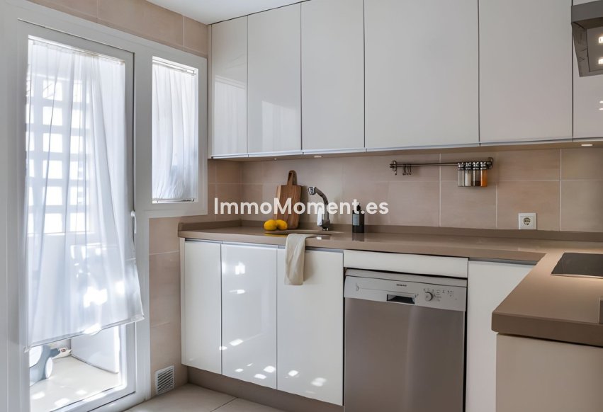 Resale - Apartment - Marbella - Nueva Andalucía