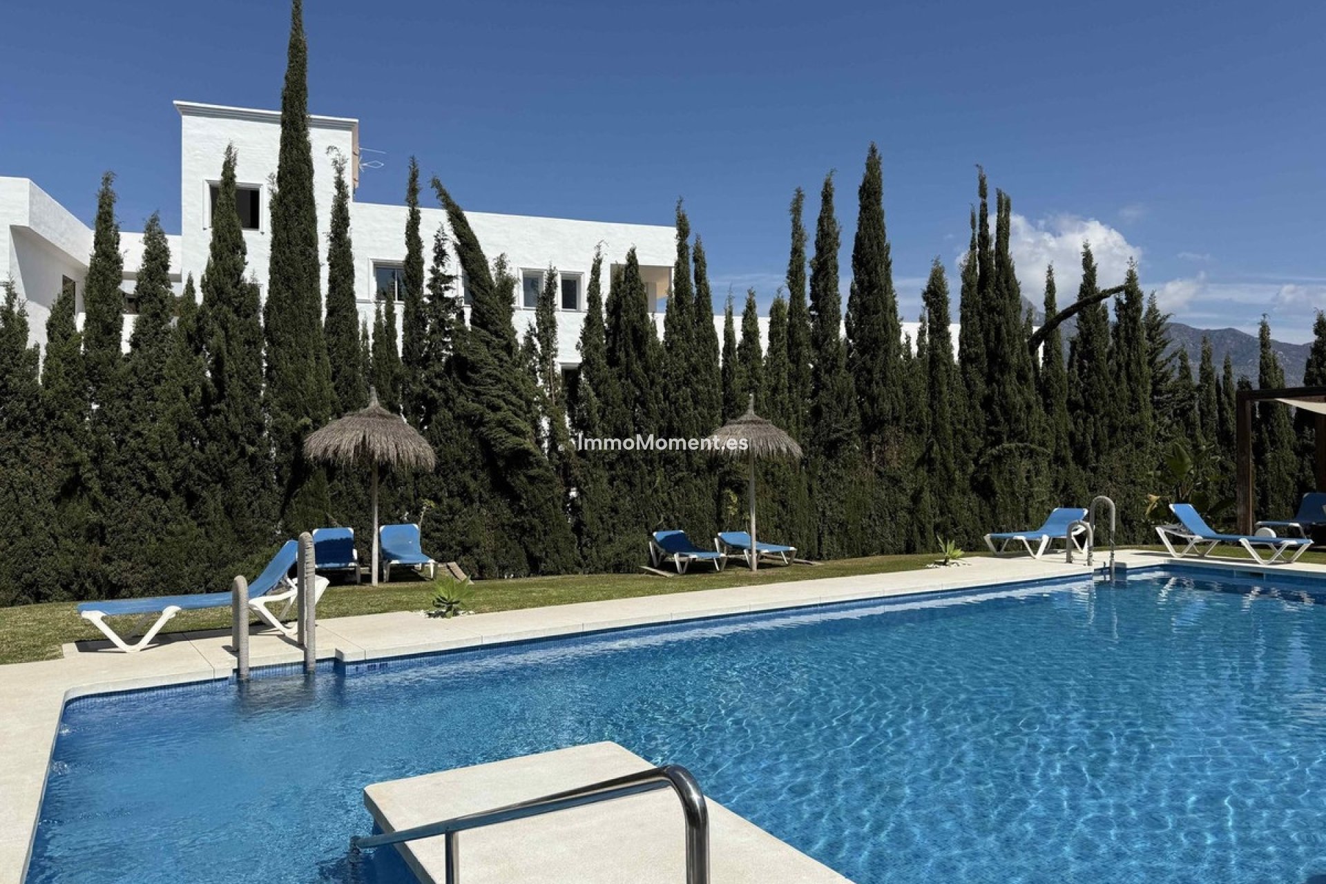Resale - Apartment - Marbella - Nueva Andalucía
