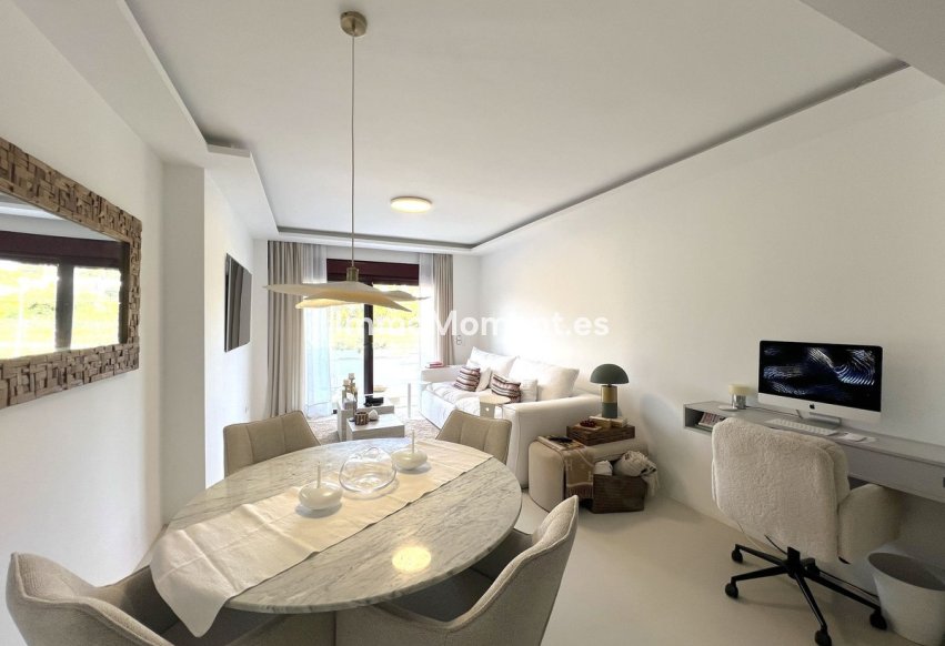 Resale - Apartment - Marbella - Nueva Andalucía