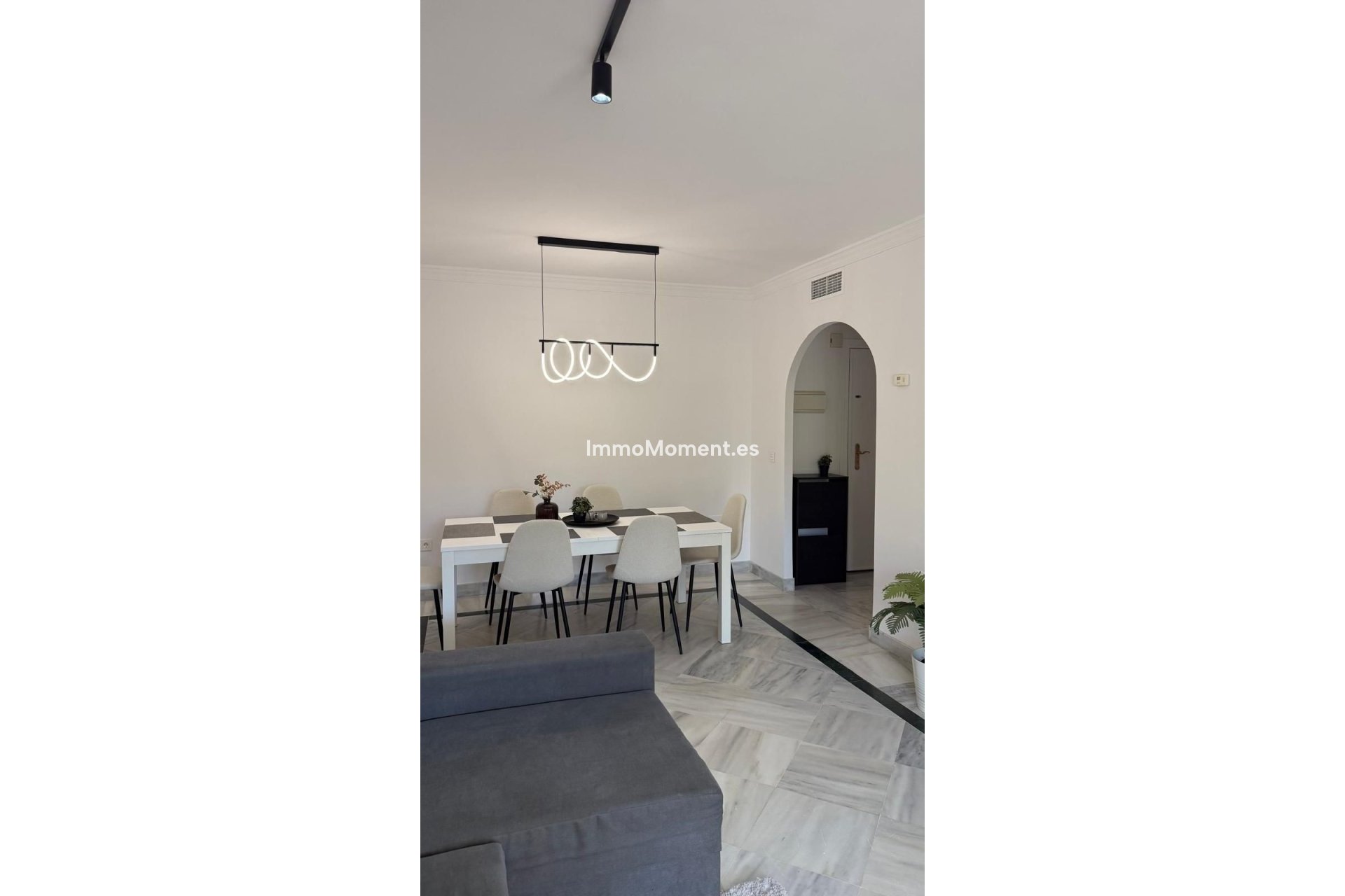 Resale - Apartment - Marbella - Nueva Andalucía