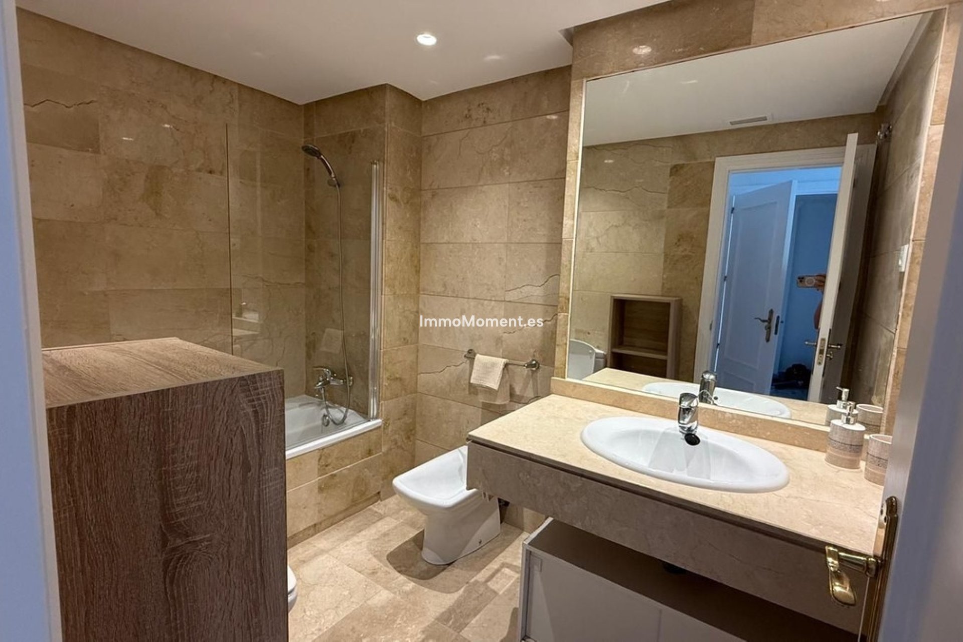 Resale - Apartment - Marbella - Nueva Andalucía