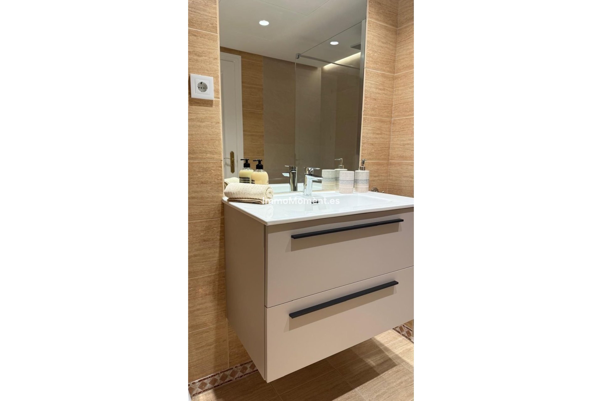 Resale - Apartment - Marbella - Nueva Andalucía