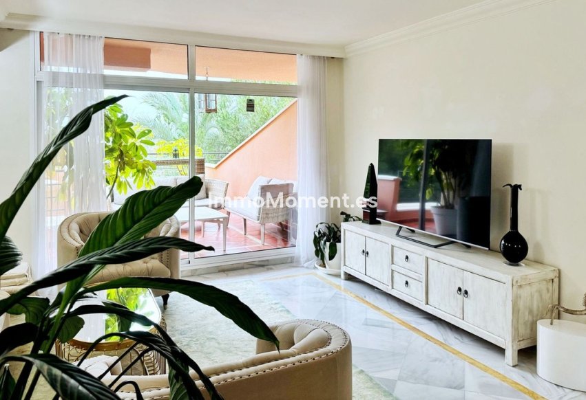 Resale - Apartment - Marbella - Nueva Andalucía