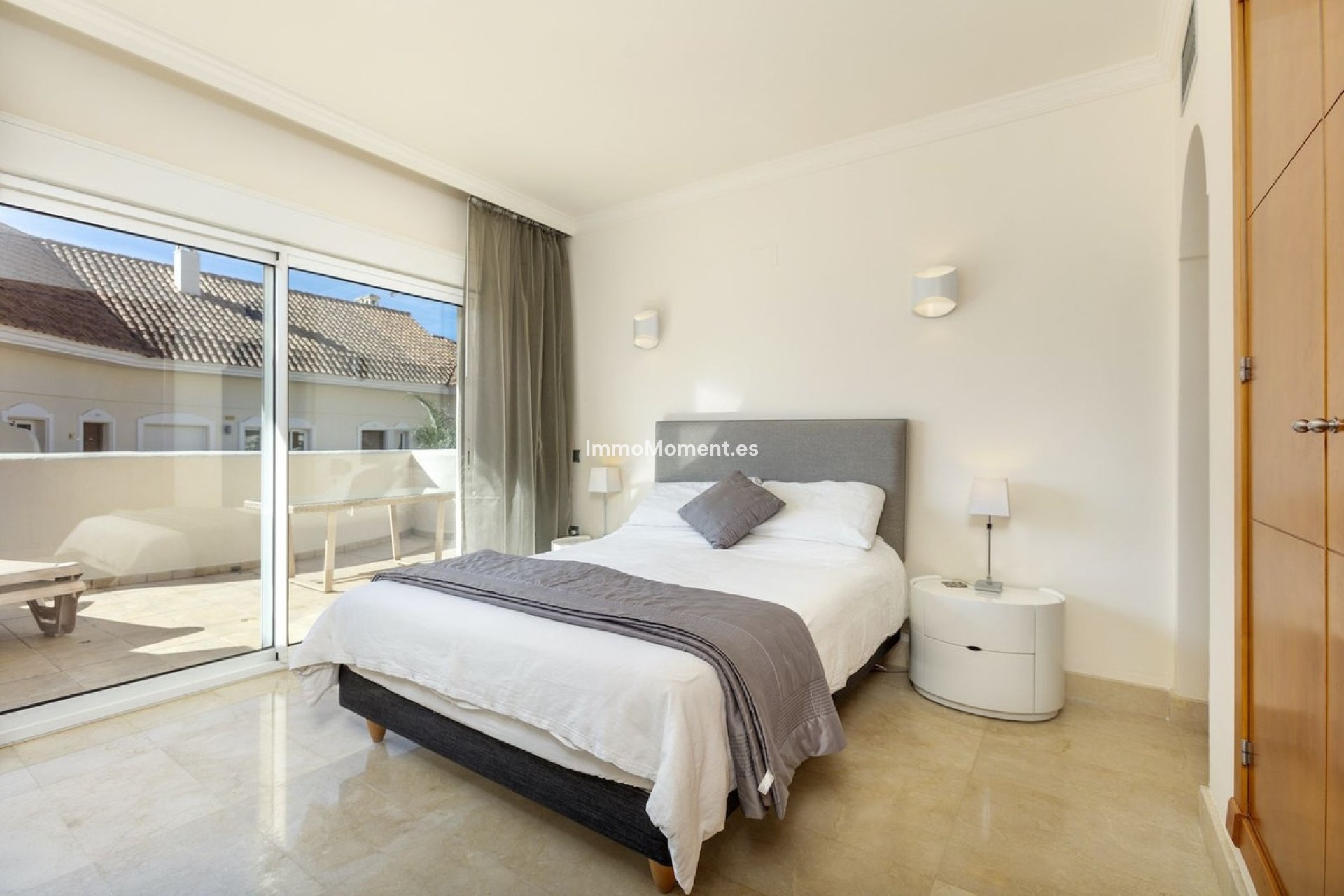Resale - Apartment - Marbella - Nueva Andalucía