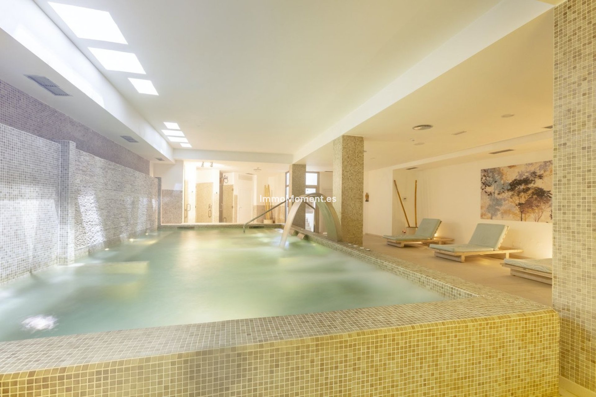 Resale - Apartment - Marbella - Nueva Andalucía