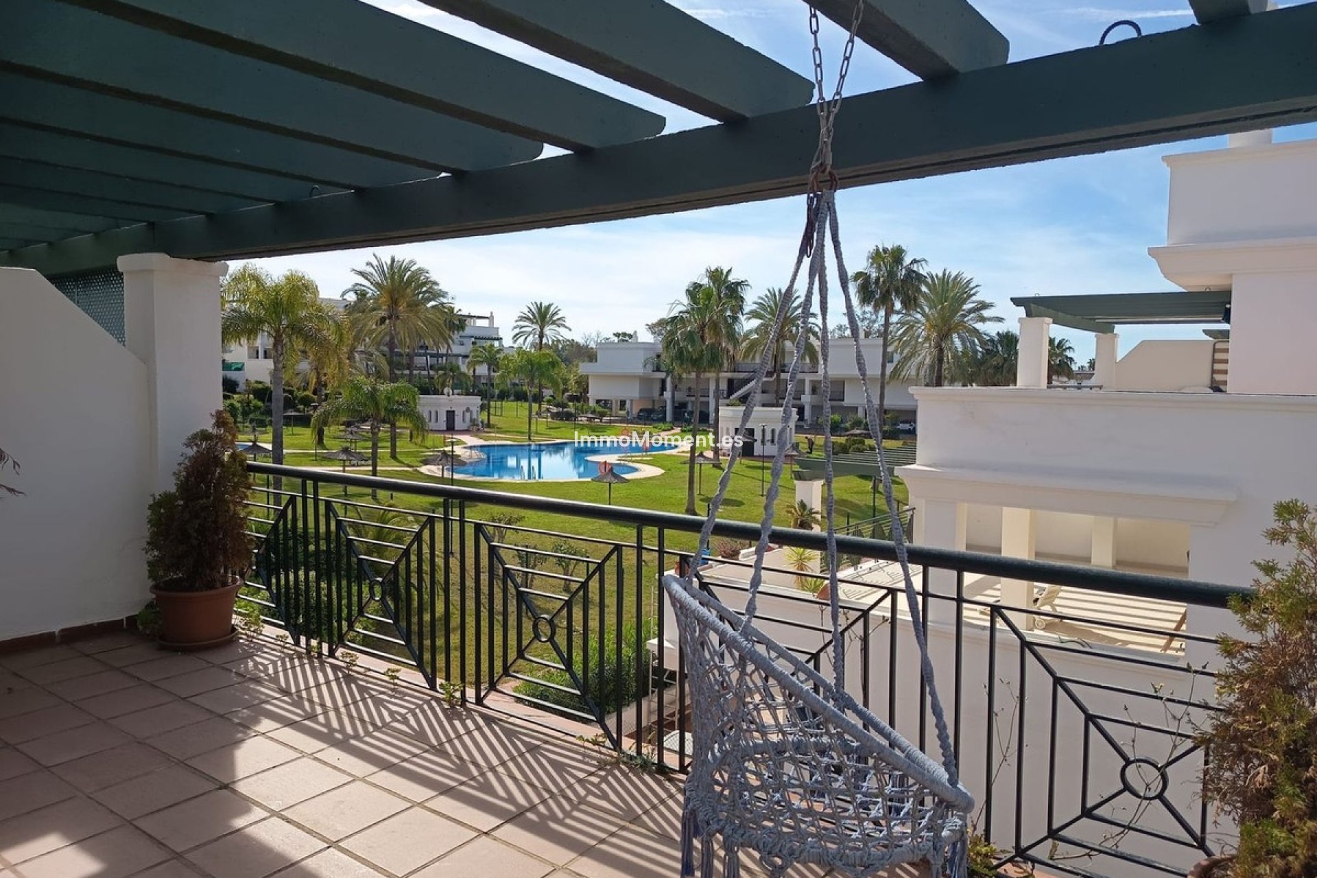 Resale - Apartment - Marbella - Nueva Andalucía