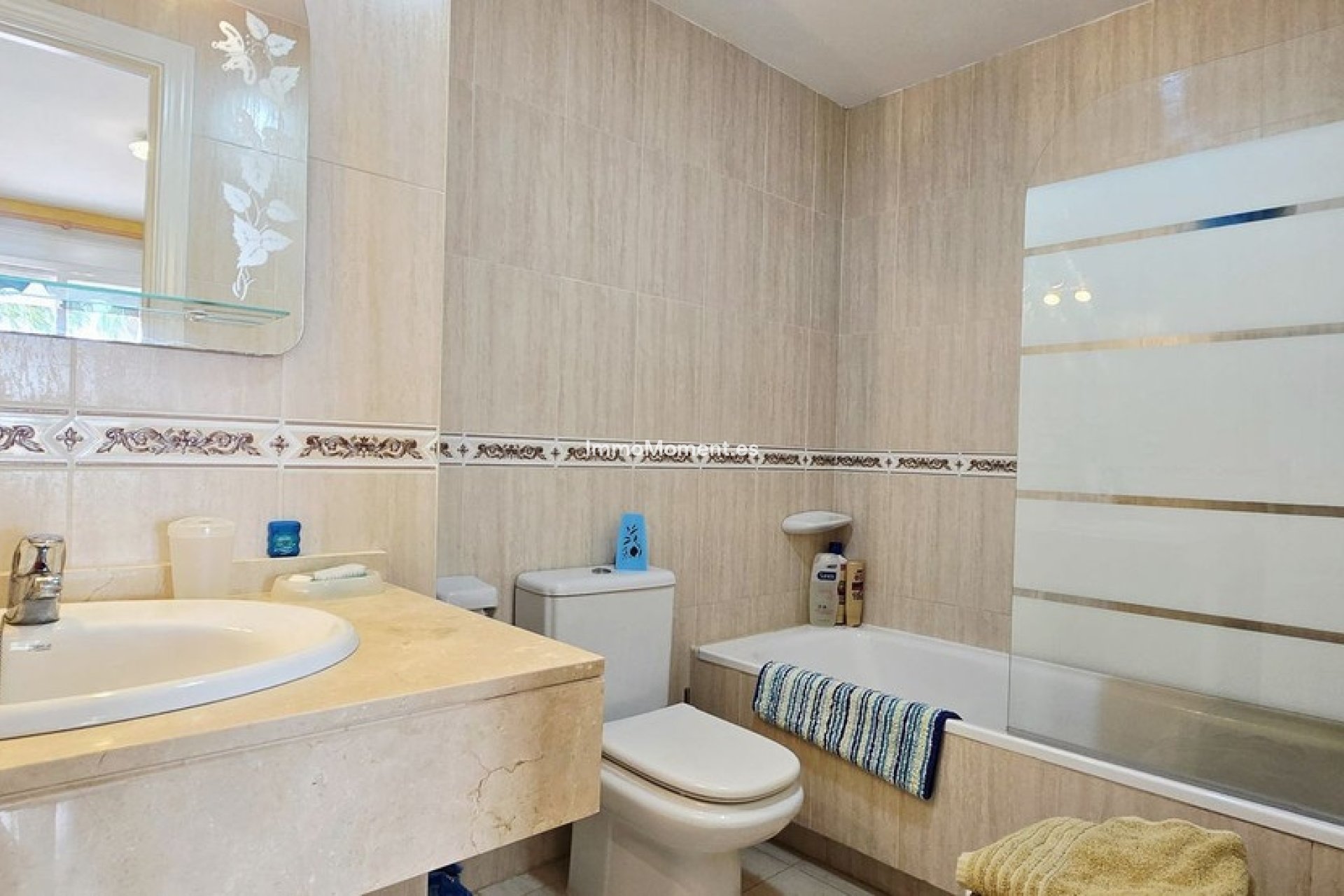 Resale - Apartment - Marbella - Nueva Andalucía