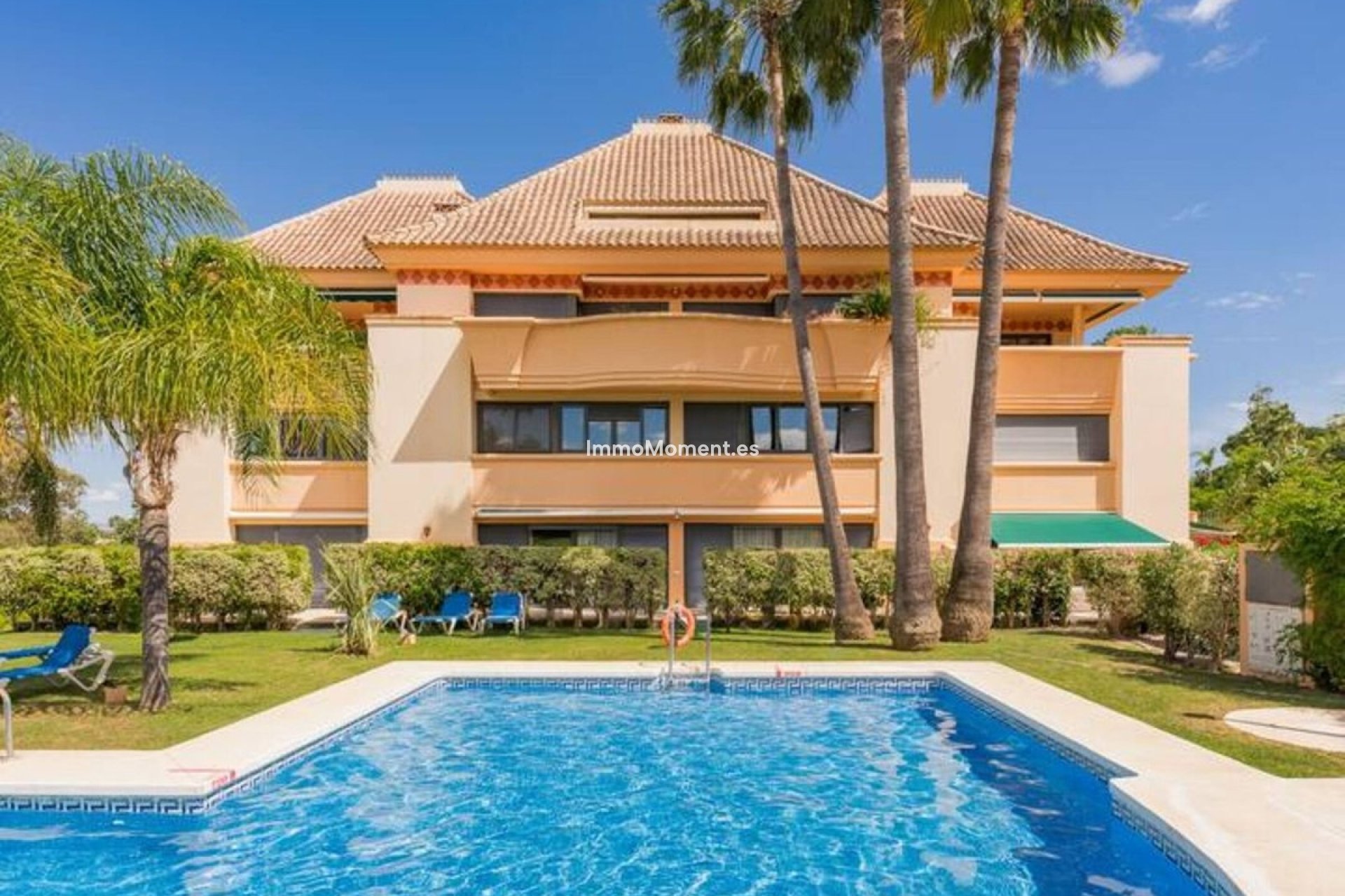 Resale - Apartment - Marbella - Nueva Andalucía