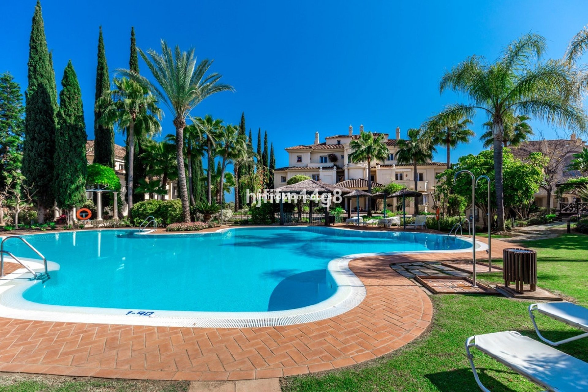 Resale - Apartment - Marbella - Nueva Andalucía