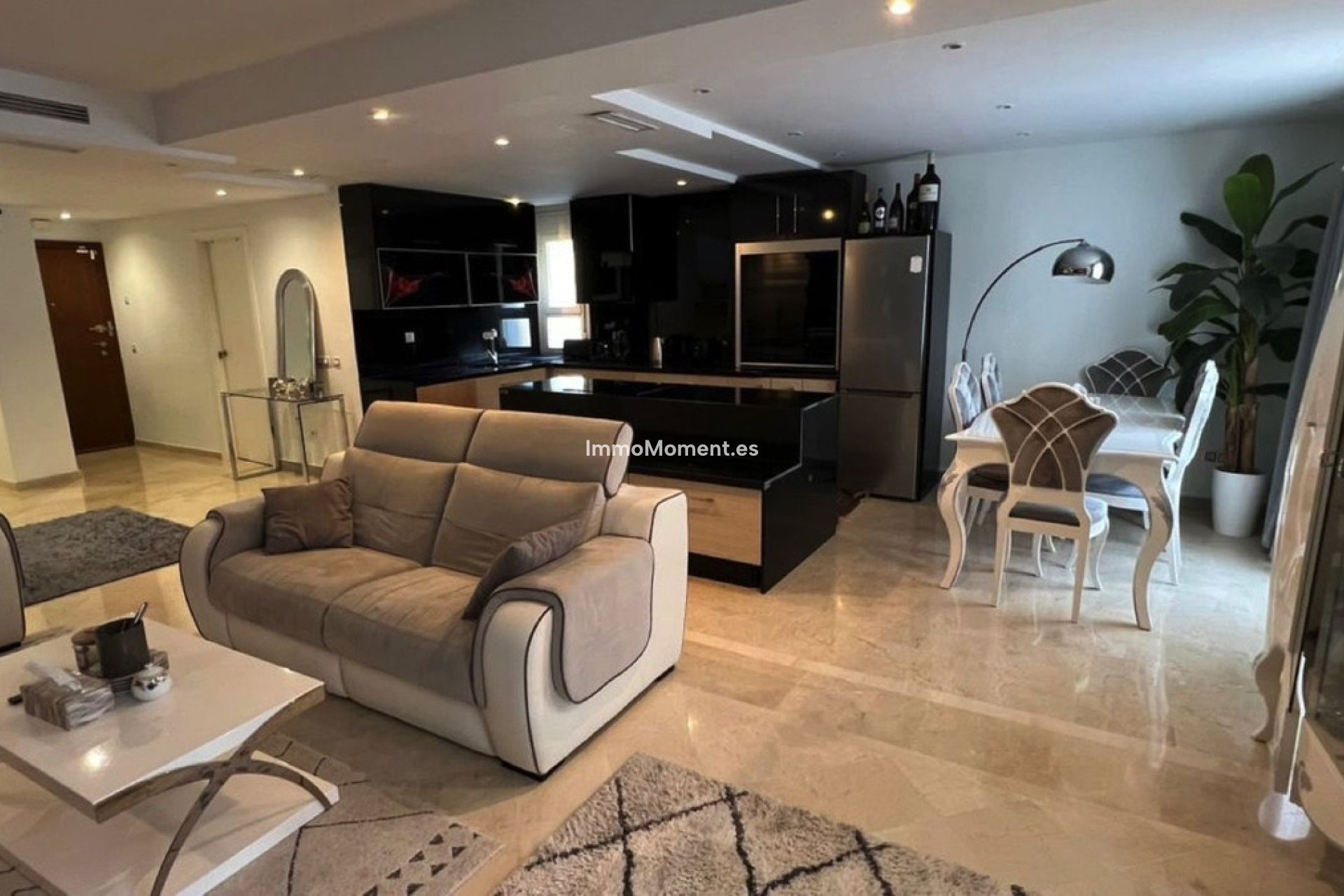 Resale - Apartment - Marbella - Nueva Andalucía