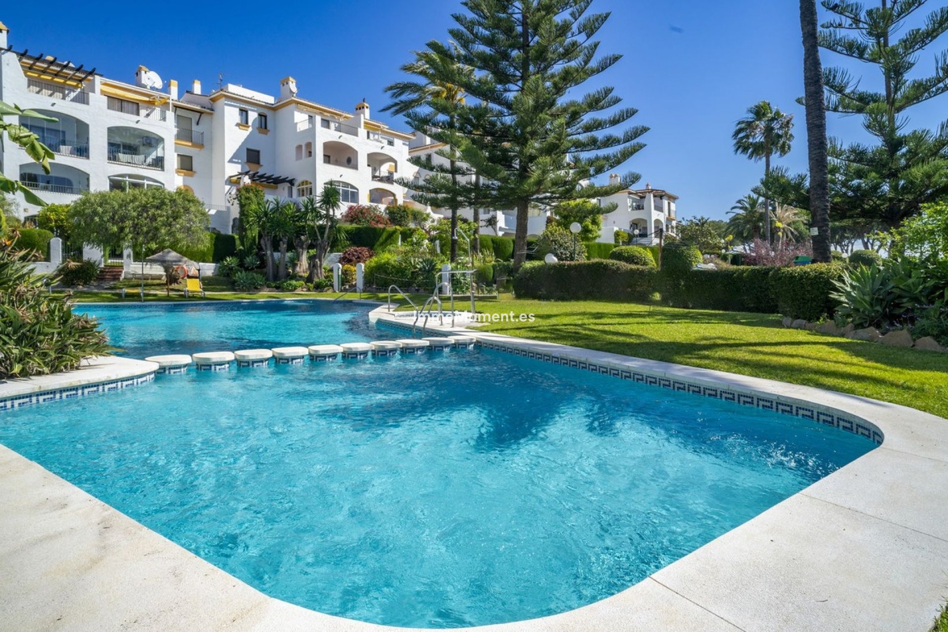 Resale - Apartment - Marbella - Nueva Andalucía