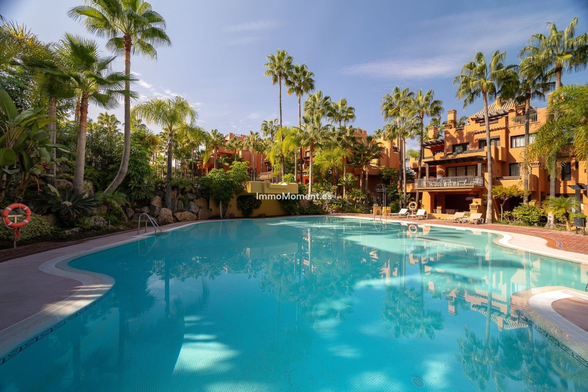 Resale - Apartment - Marbella - Nueva Andalucía