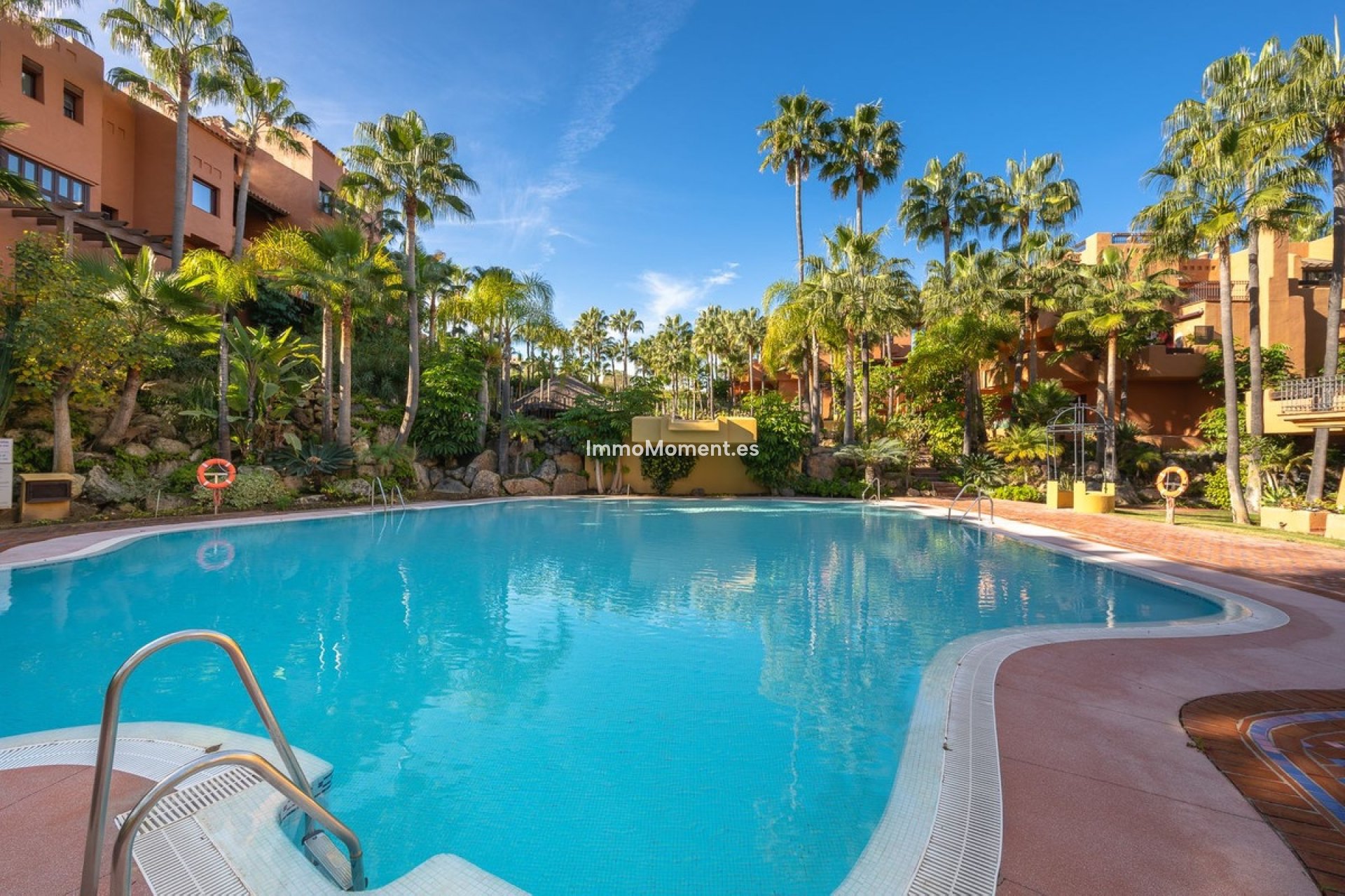 Resale - Apartment - Marbella - Nueva Andalucía