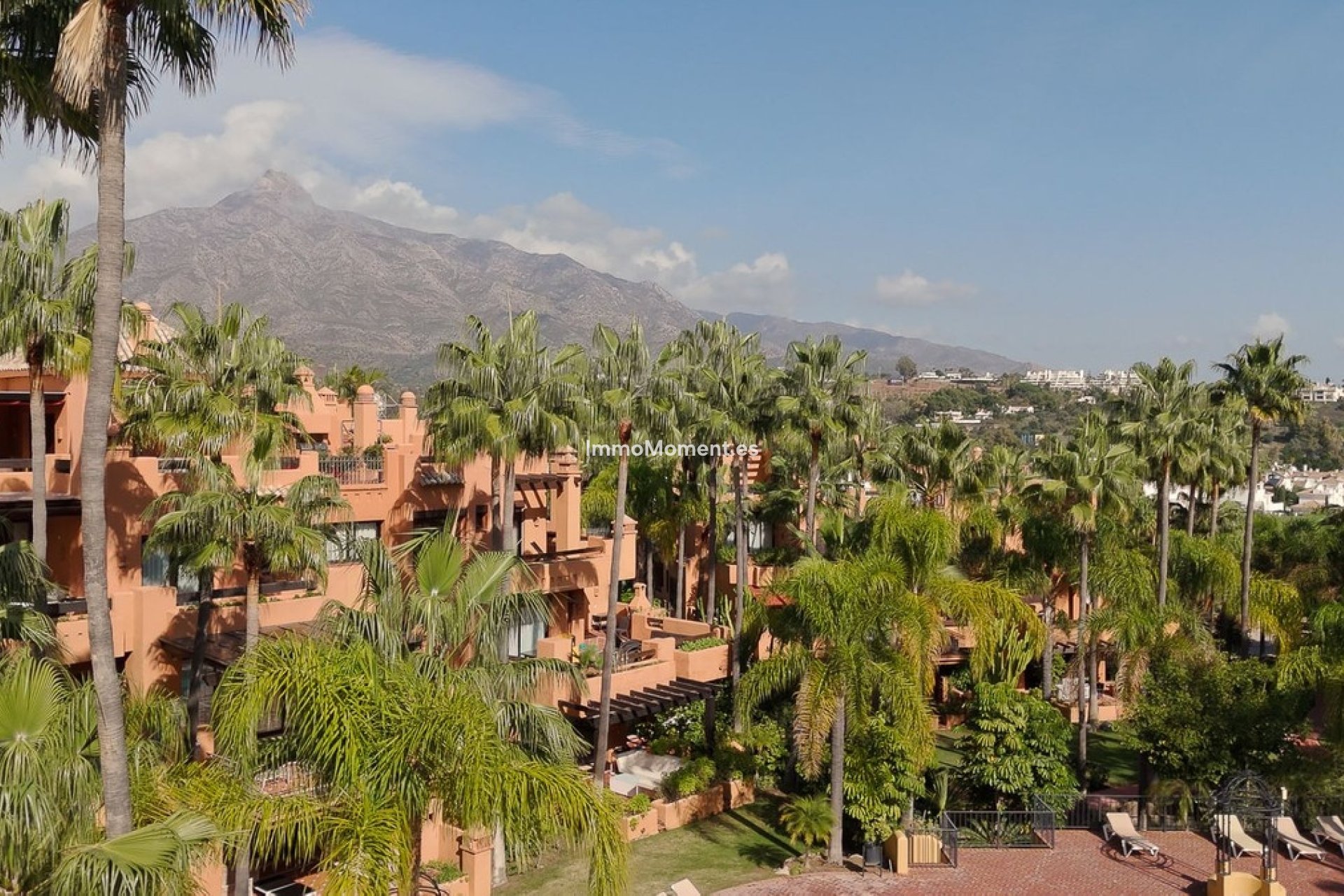 Resale - Apartment - Marbella - Nueva Andalucía