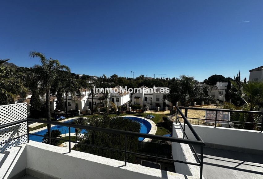 Resale - Apartment - Marbella - Nueva Andalucía