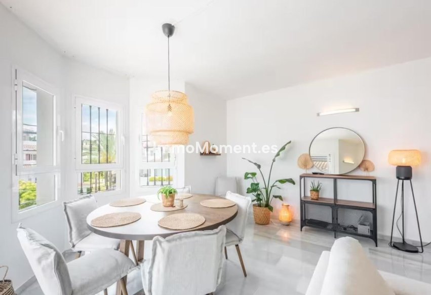 Resale - Apartment - Marbella - Nueva Andalucía