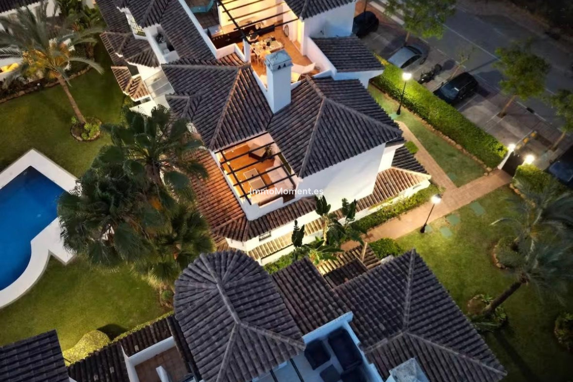 Resale - Apartment - Marbella - Nueva Andalucía