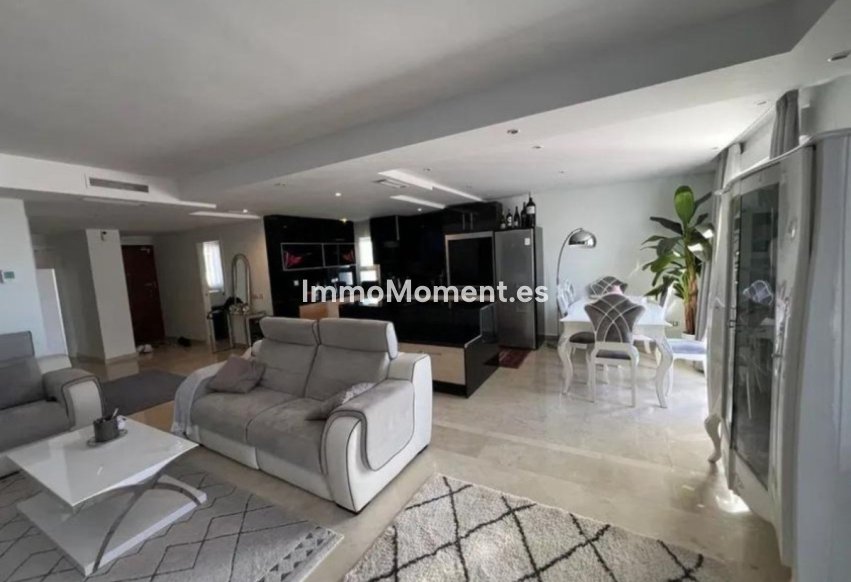 Resale - Apartment - Marbella - Nueva Andalucía