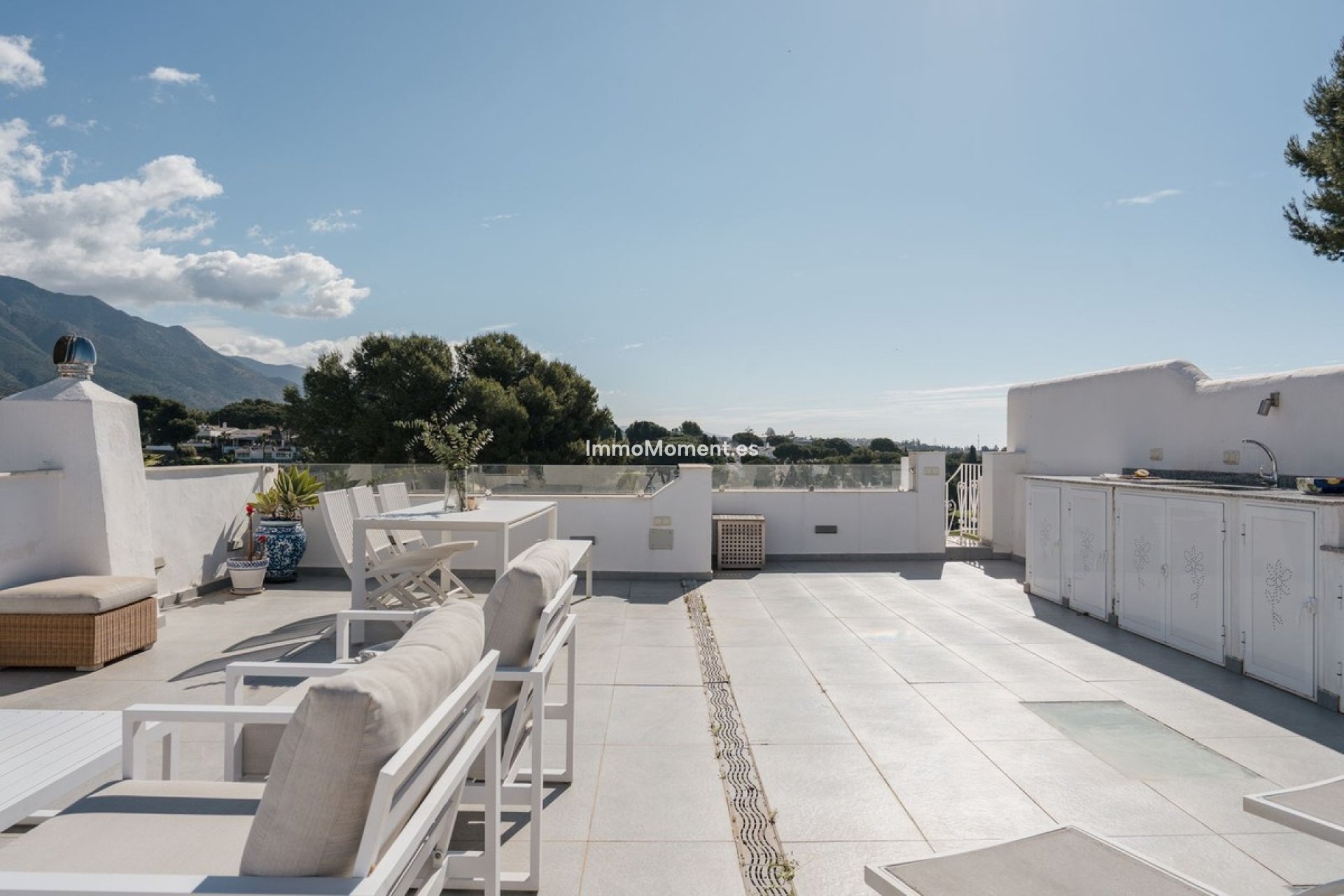 Resale - Apartment - Marbella - Nueva Andalucía