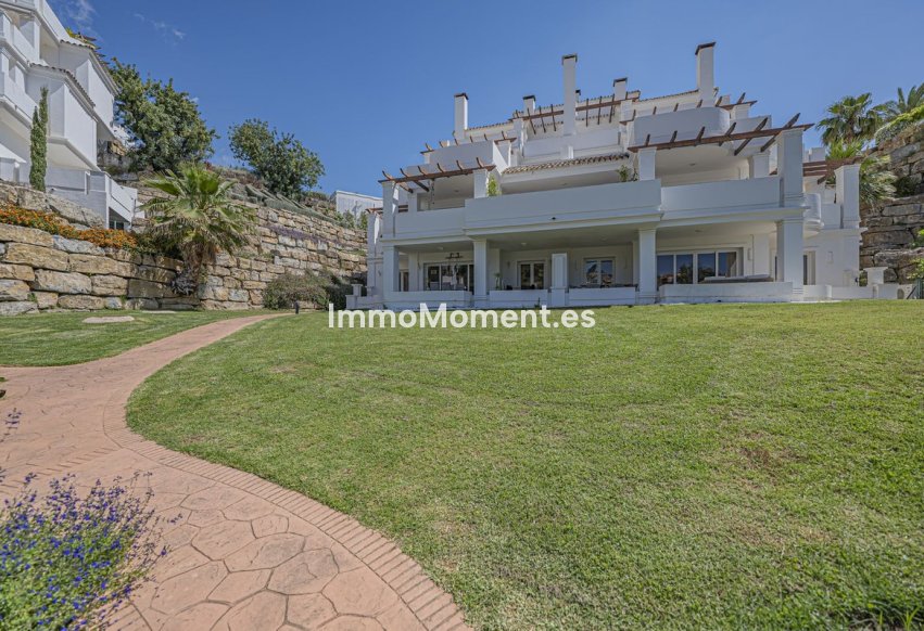 Resale - Apartment - Marbella - Nueva Andalucía