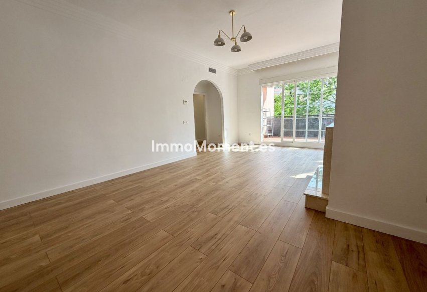 Resale - Apartment - Marbella - Nueva Andalucía