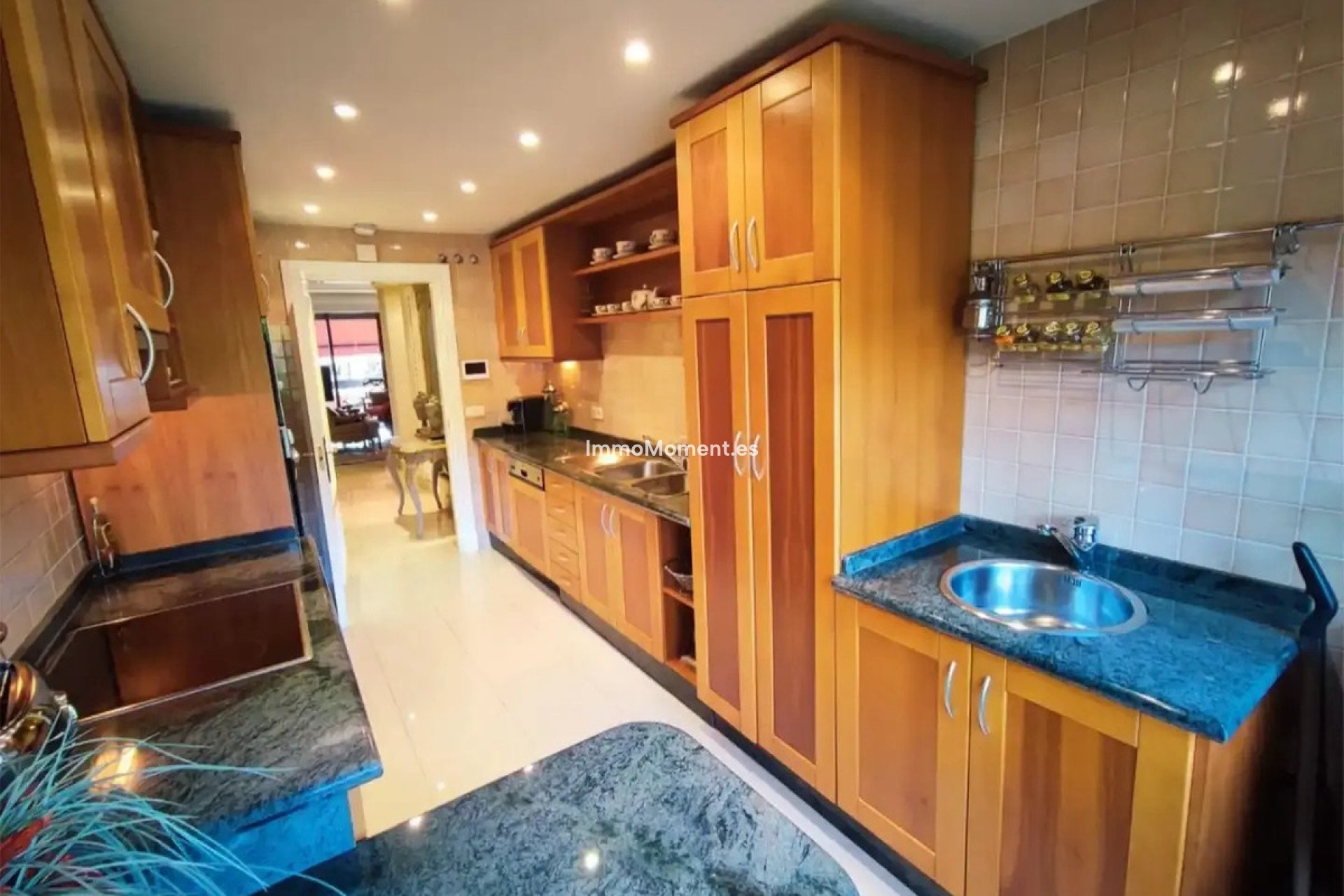 Resale - Apartment - Marbella - Nueva Andalucía