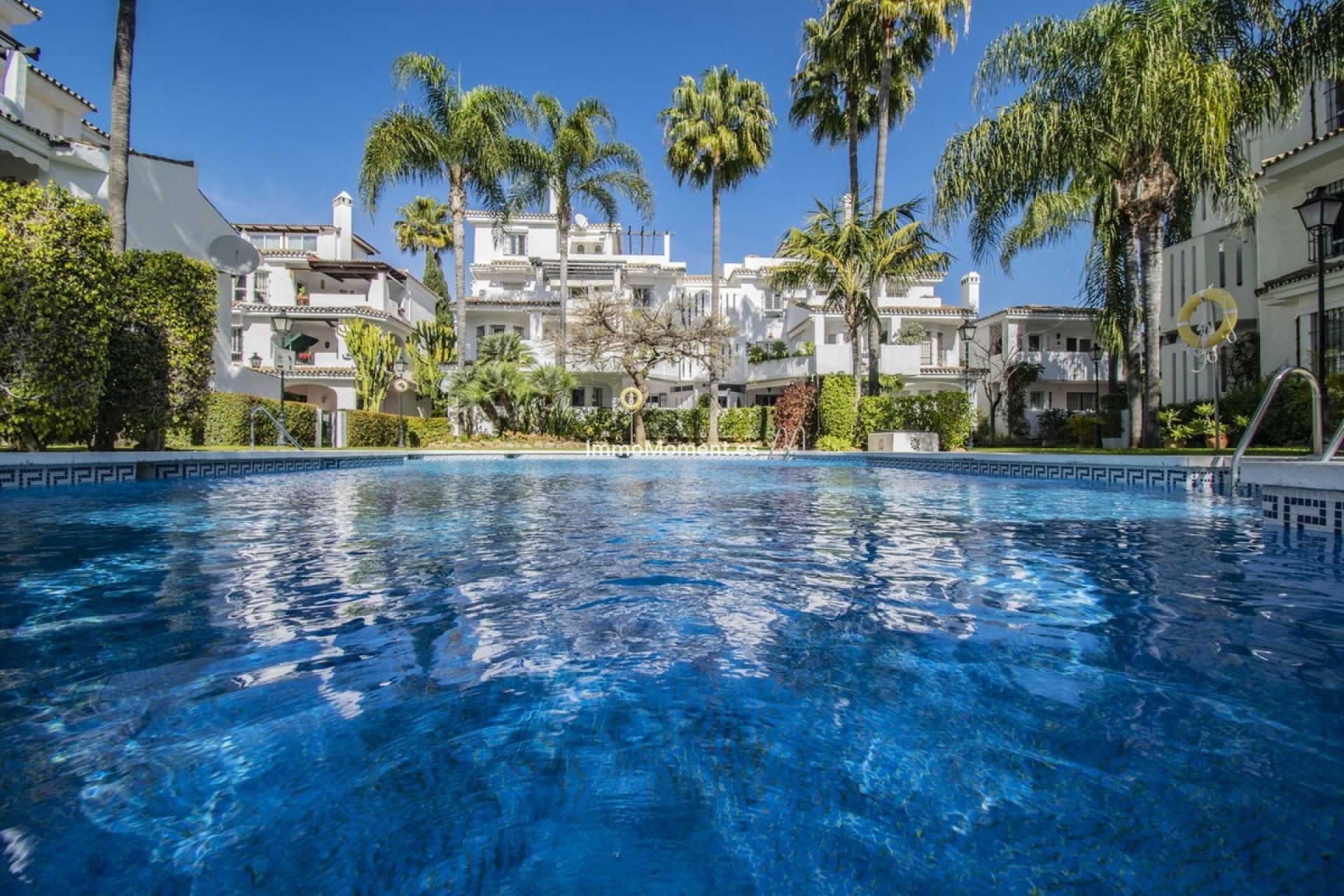Resale - Apartment - Marbella - Nueva Andalucía