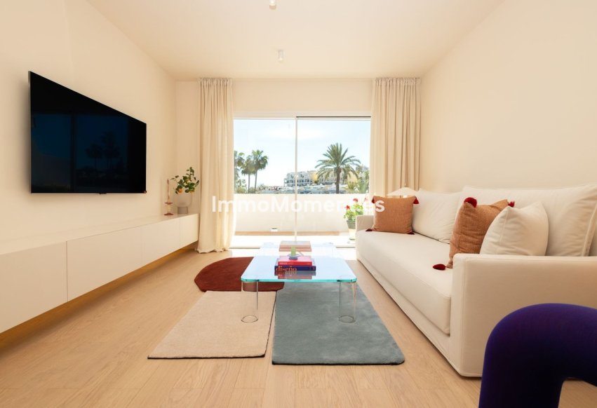 Resale - Apartment - Marbella - Nueva Andalucía